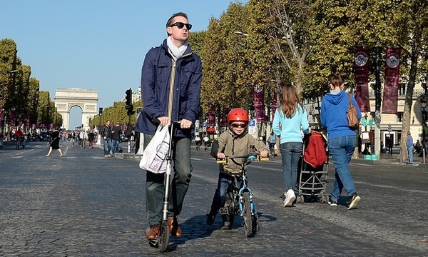Ngắm Paris bình yên trong ngày đầu tiên cấm xe hơi