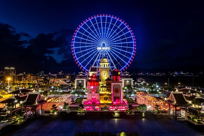 Tàu lượn dạng treo lớn nhất Việt Nam ra mắt tại Asia Park