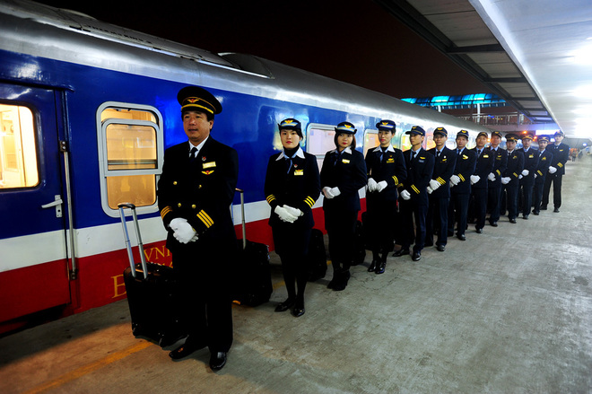 Tàu Ratraco Express  ( Tàu du lịch cao cấp)